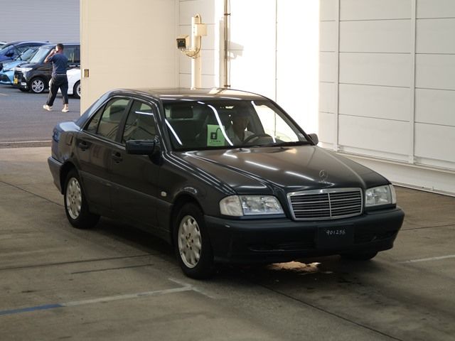 1999 Mercedes-Benz C200 リミテッド Japan auction vehicle