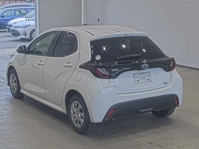 2023 Toyota Yaris ハイブリッドX auction photo 2