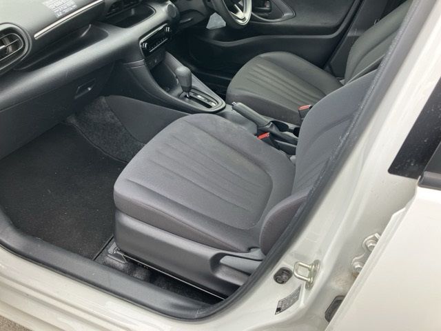 2023 Toyota Yaris ハイブリッドX auction photo 9
