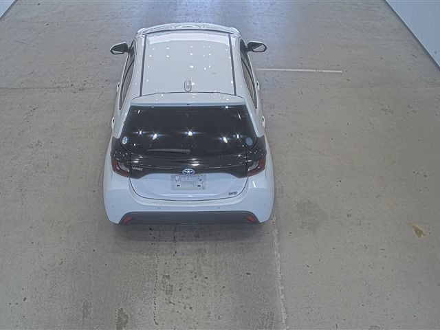 2023 Toyota Yaris ハイブリッドX auction photo 3