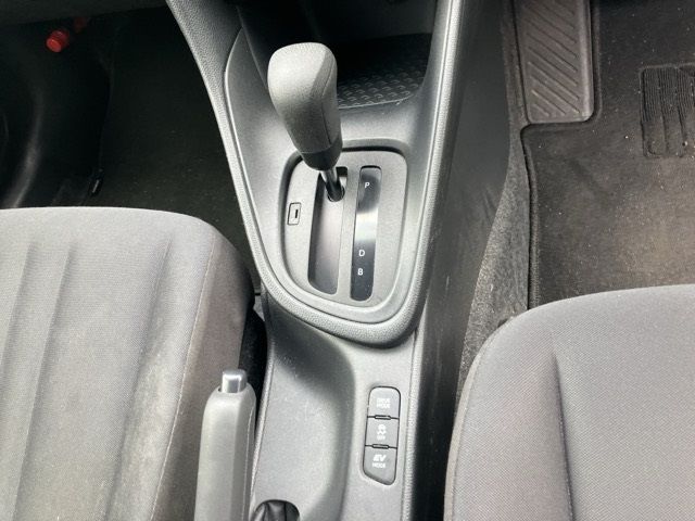 2023 Toyota Yaris ハイブリッドX auction photo 5