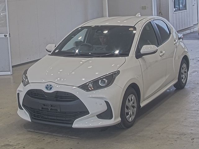 2023 Toyota Yaris ハイブリッドX Japan auction vehicle