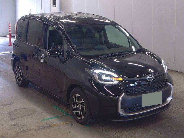 Japan Auction Vehicles 8 2026 Toyota Sienta ハイブリッドZ auction photo