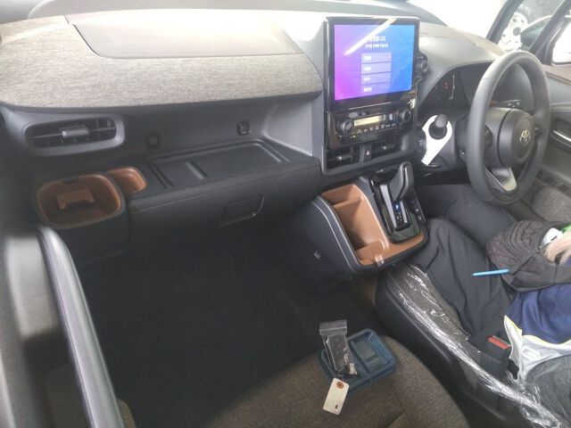 2026 Toyota Sienta ハイブリッドZ auction photo 3