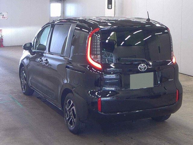 2026 Toyota Sienta ハイブリッドZ auction photo 2