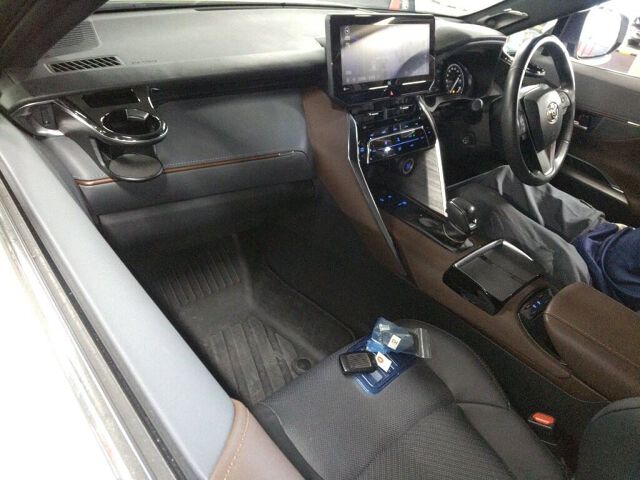 2022 Toyota Harrier Z Leather Package 4WD auction photo 3