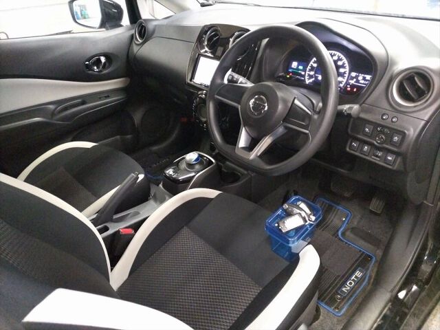 2020 Nissan Note EパワーX auction photo 3