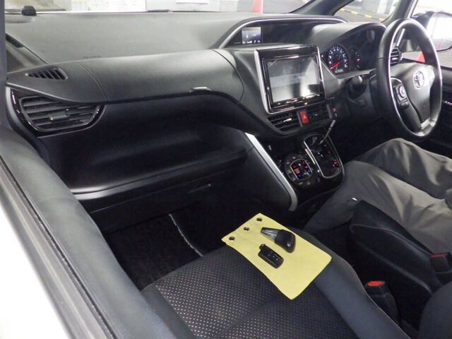 2021 Toyota Voxy ZSキラメキ3 auction photo 3