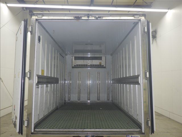 2016 Isuzu Elf 冷蔵・冷凍車 auction photo 4