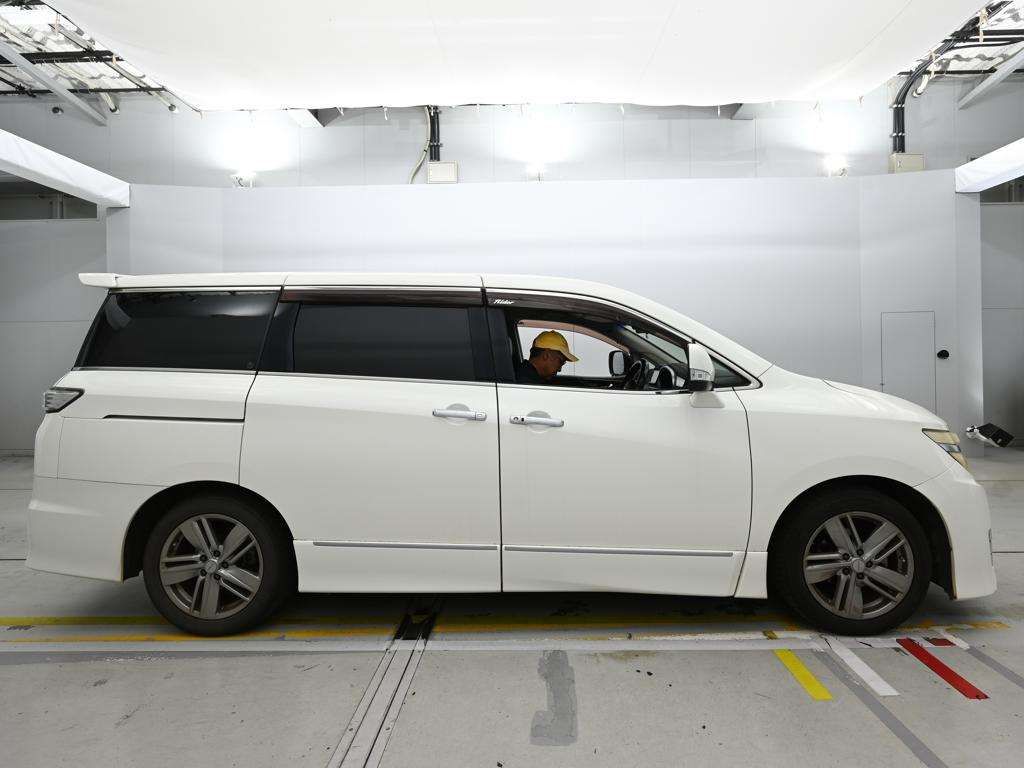 2011 Nissan Elgrand rider auction photo 3