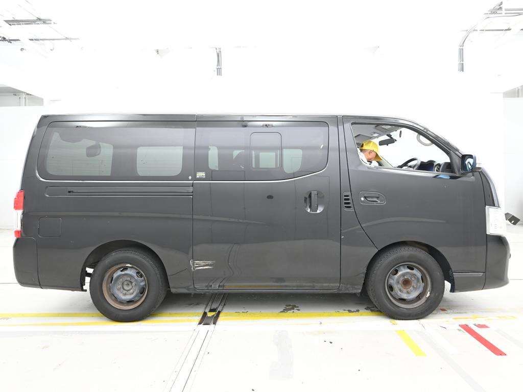 2017 Nissan NV350 Caravan ロングプレミアムGXターボ auction photo 3