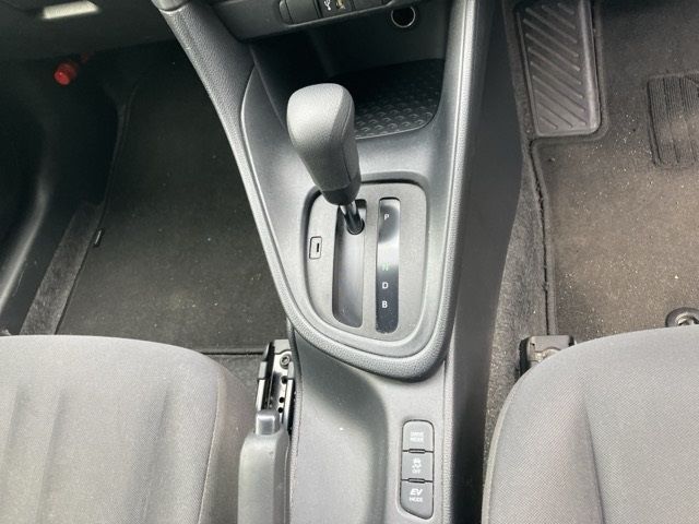 2023 Toyota Yaris ハイブリッドX auction photo 5