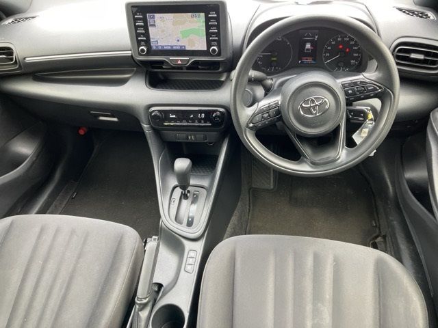 2023 Toyota Yaris ハイブリッドX auction photo 4