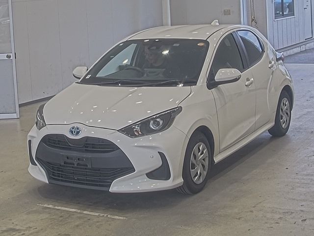 2023 Toyota Yaris ハイブリッドX Japan auction vehicle