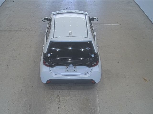 2023 Toyota Yaris ハイブリッドX auction photo 3