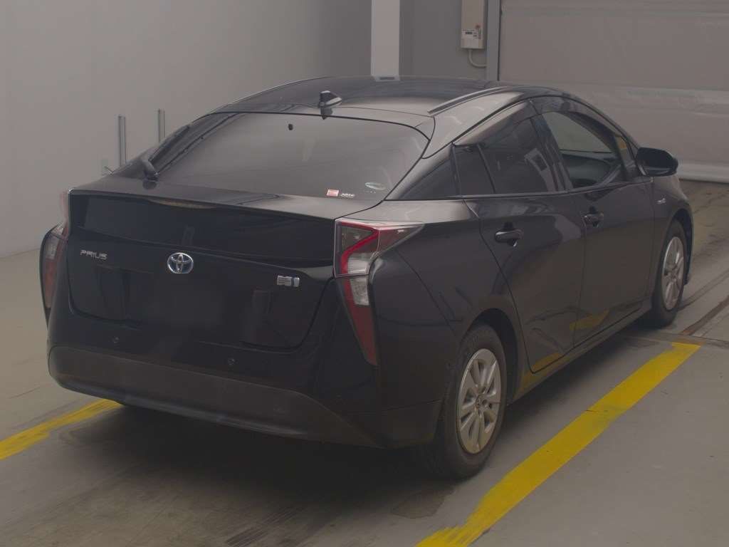 2017 Toyota Prius Sセーフティプラス auction photo 2