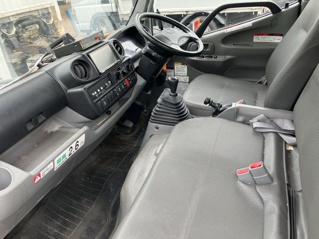 2018 Hino Dutro コウショサギョウ auction photo 5