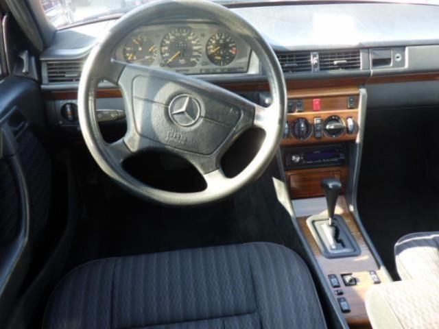 1992 Mercedes-Benz ミディアムクラス 300TE auction photo 3