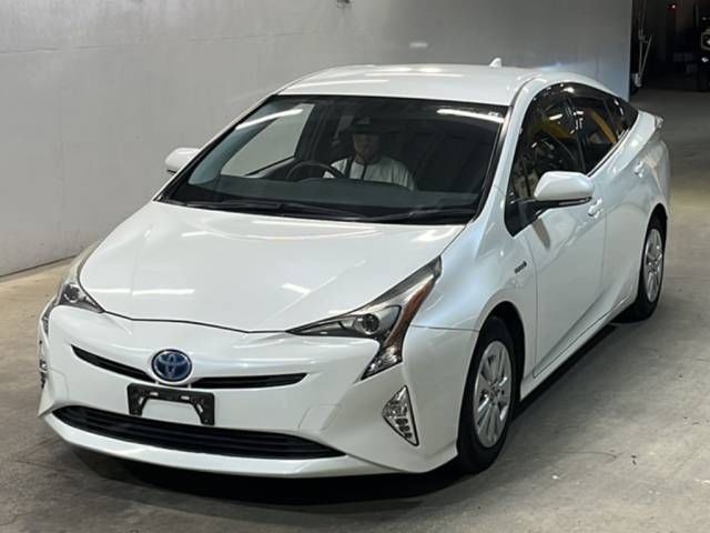 Japan Auction Vehicles 7 2016 Toyota Prius S auction photo