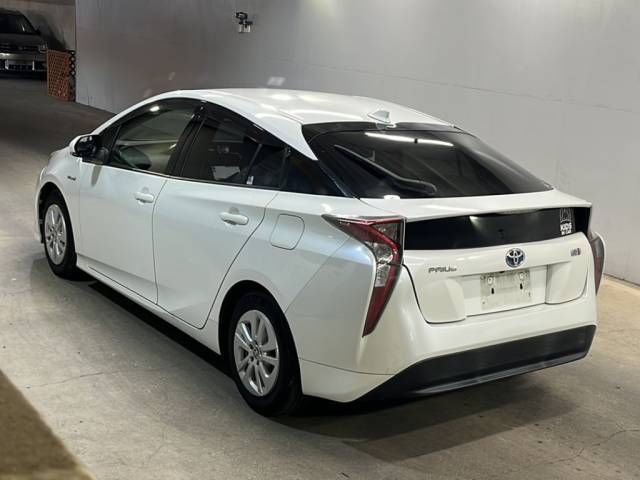 2016 Toyota Prius S auction photo 3
