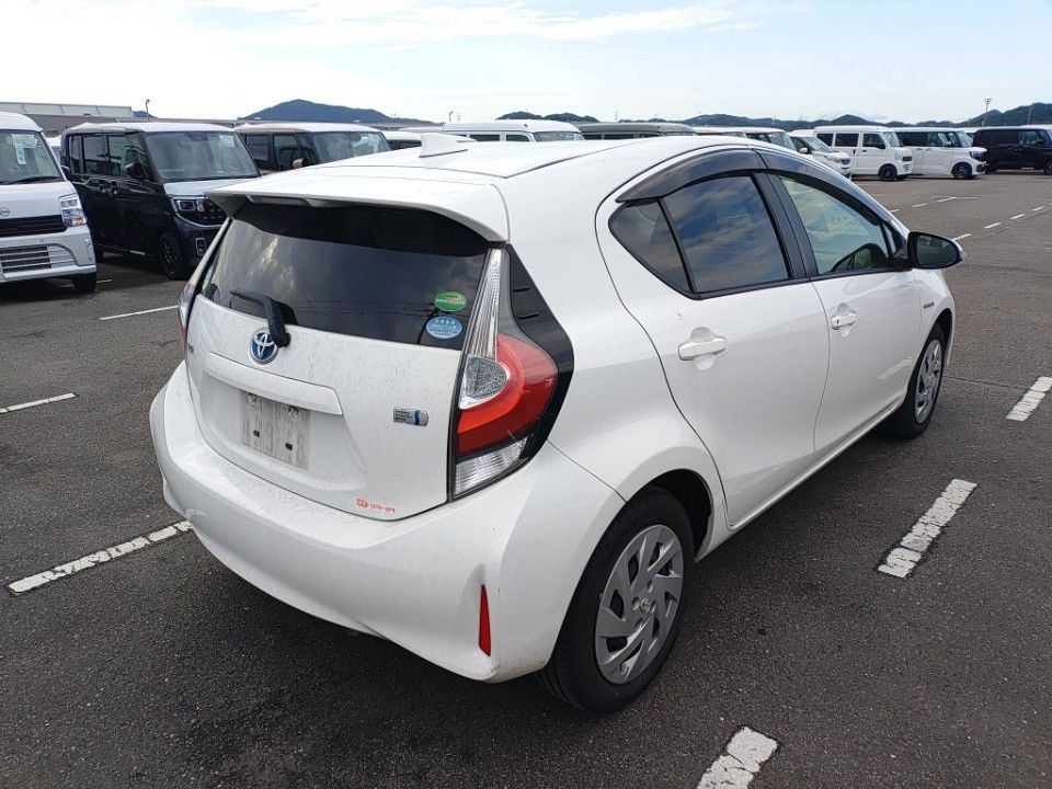 2019 Toyota Aqua auction photo 2