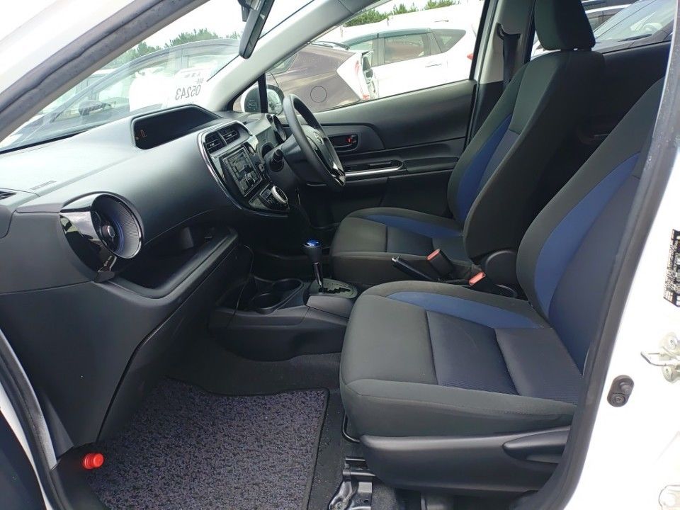 2019 Toyota Aqua auction photo 16