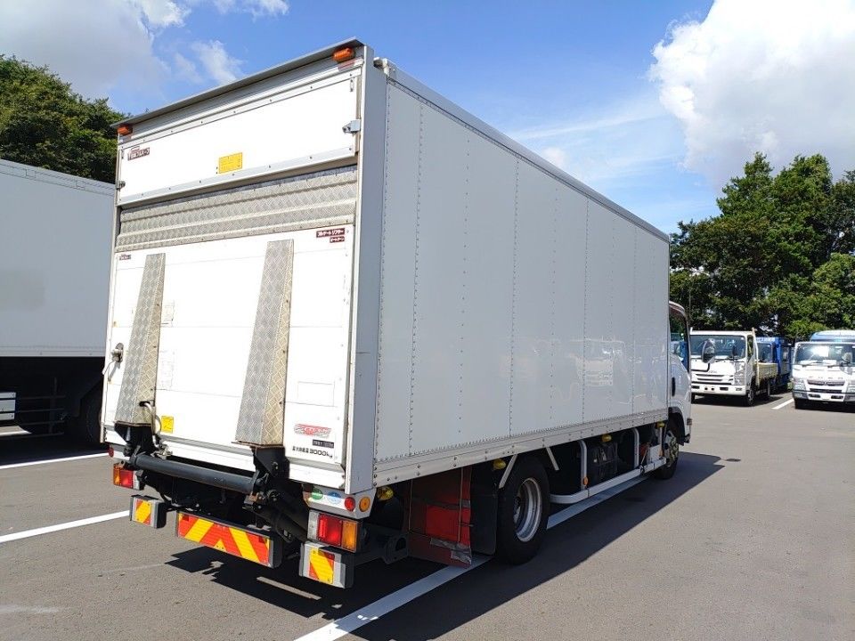 2013 Isuzu Elf auction photo 2