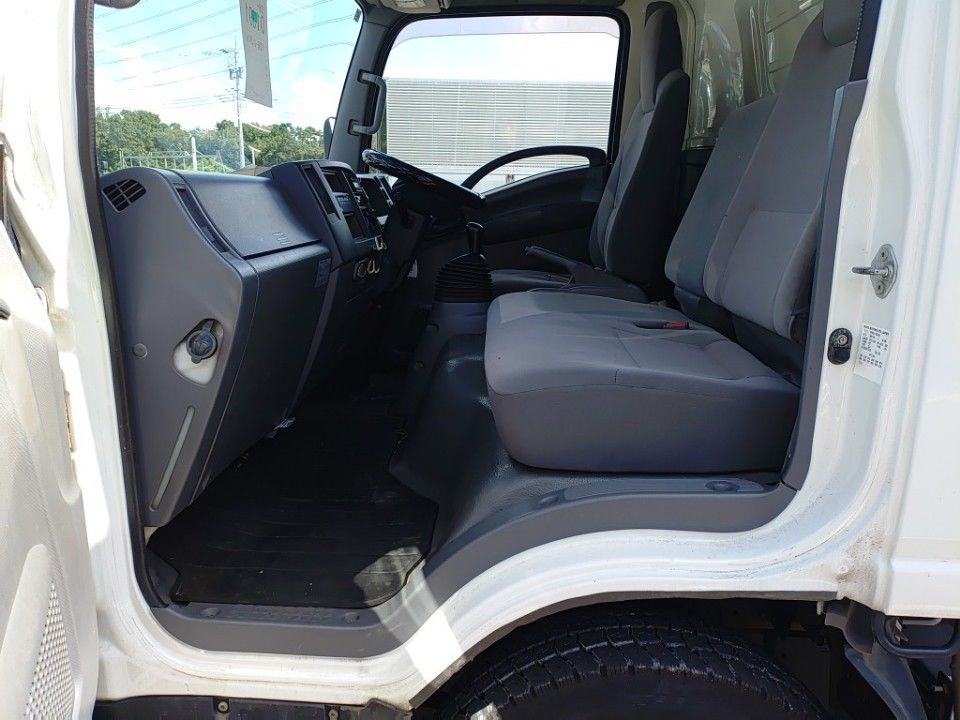 2013 Isuzu Elf auction photo 16