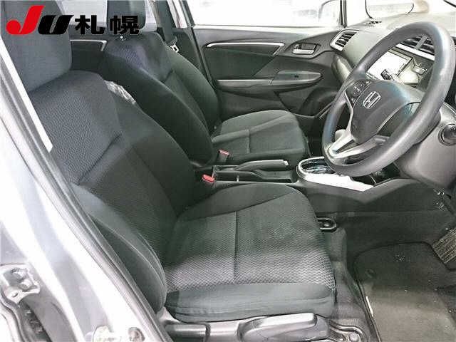 2019 Honda Fit 4WD 13G F auction photo 4