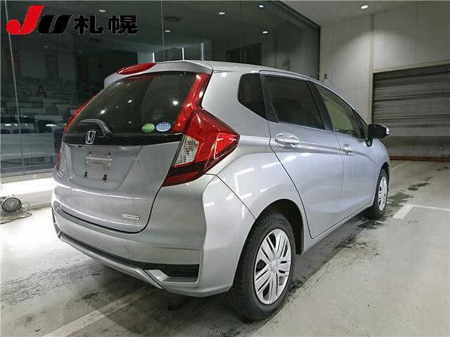 2019 Honda Fit 4WD 13G F auction photo 2