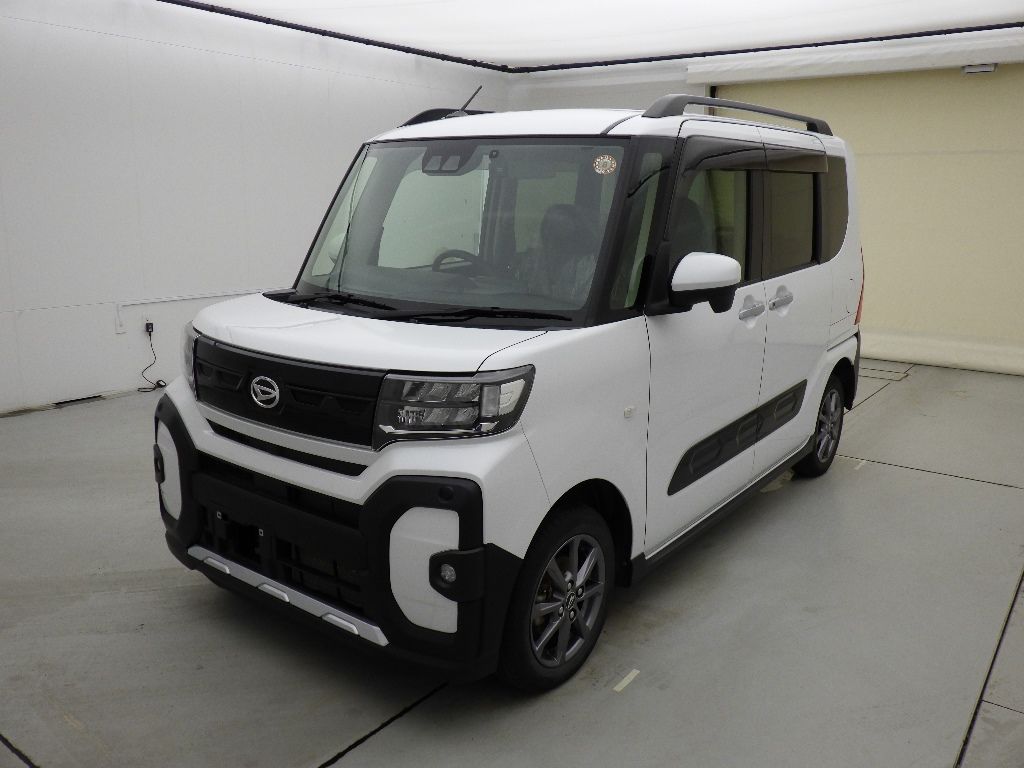 2023 Daihatsu タントファンクロス 4WD auction photo 4
