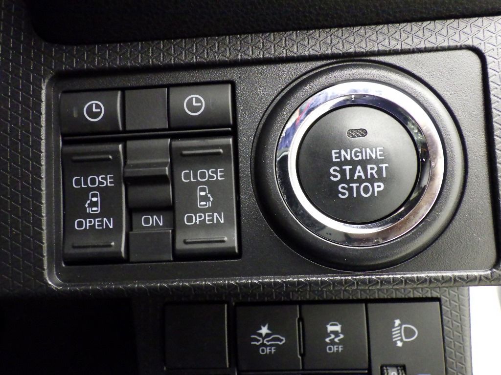 2023 Daihatsu タントファンクロス 4WD auction photo 9