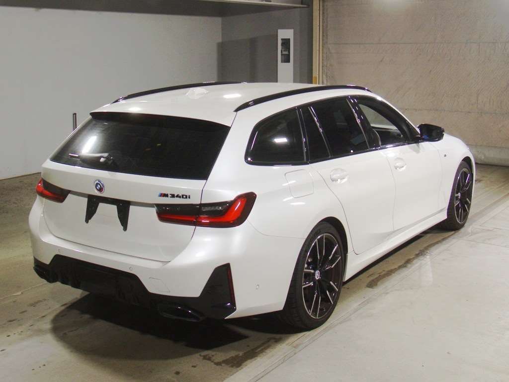 2022 BMW 3 Series M340i xDrive Touring 4WD auction photo 2