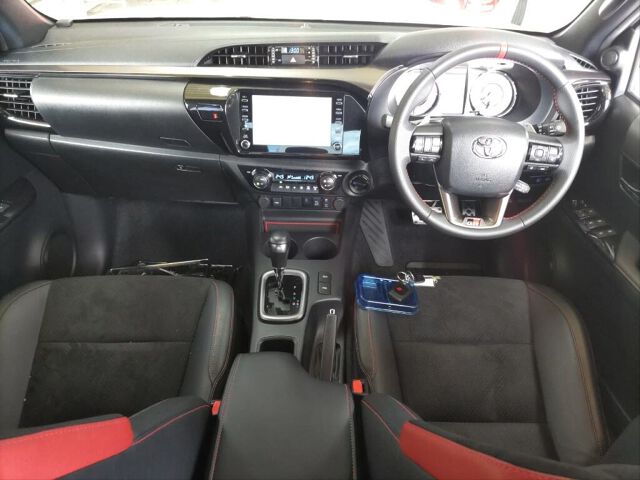 2024 Toyota Hilux Z GR Sport 4WD auction photo 3