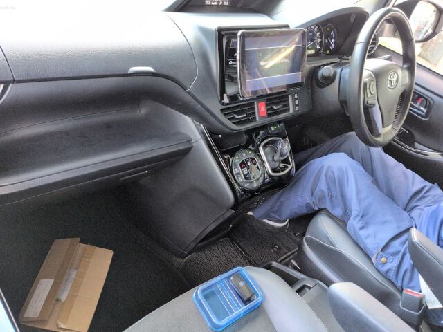 2019 Toyota Noah HV SI WXB2 auction photo 3