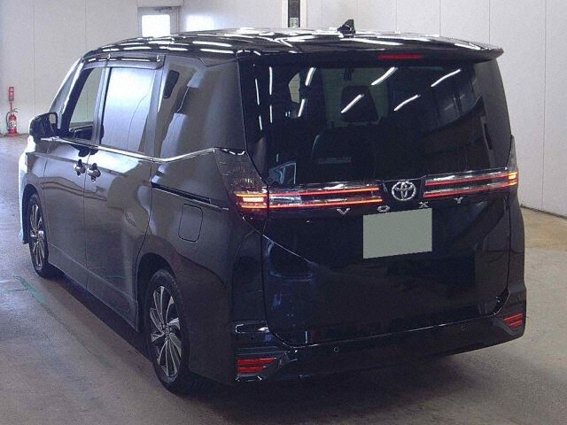 2024 Toyota Voxy S-Z auction photo 2