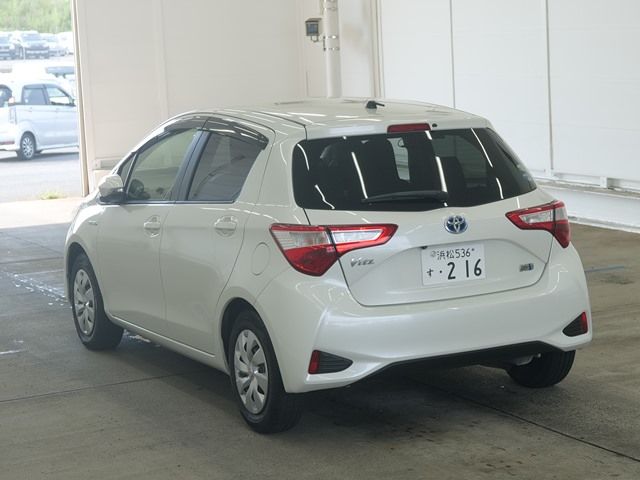 2018 Toyota Vitz F auction photo 2
