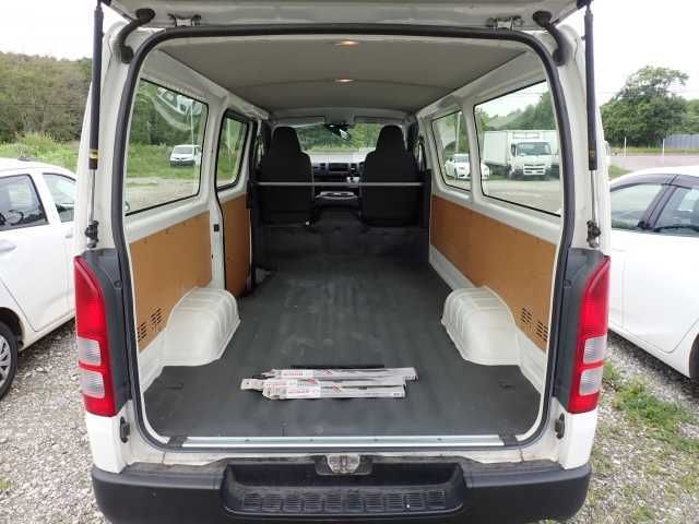 2021 Toyota Hiace DX 4WD auction photo 13