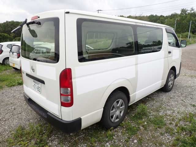 2021 Toyota Hiace DX 4WD auction photo 2