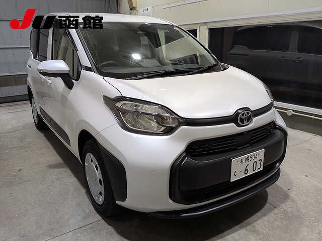 2025 Toyota Sienta 4WD ハイブリッドG auction photo 4