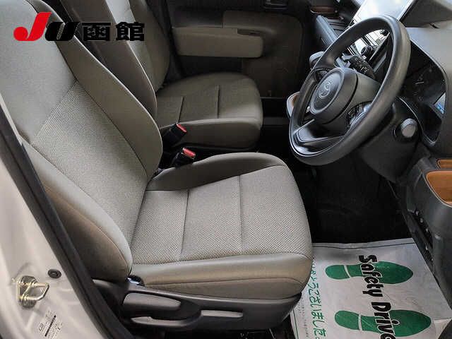 2025 Toyota Sienta 4WD ハイブリッドG auction photo 9
