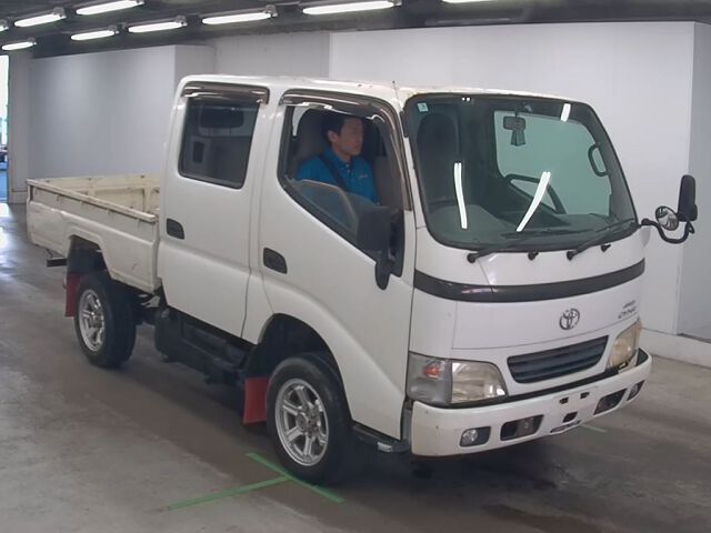 2002 Toyota Dyna Wキャブ 4WD Japan auction vehicle