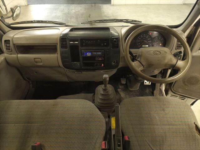 2002 Toyota Dyna Wキャブ 4WD auction photo 3