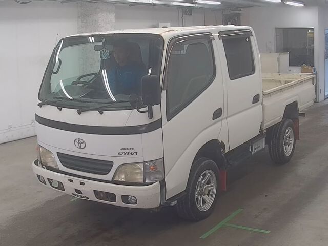 2002 Toyota Dyna Wキャブ 4WD auction photo 4