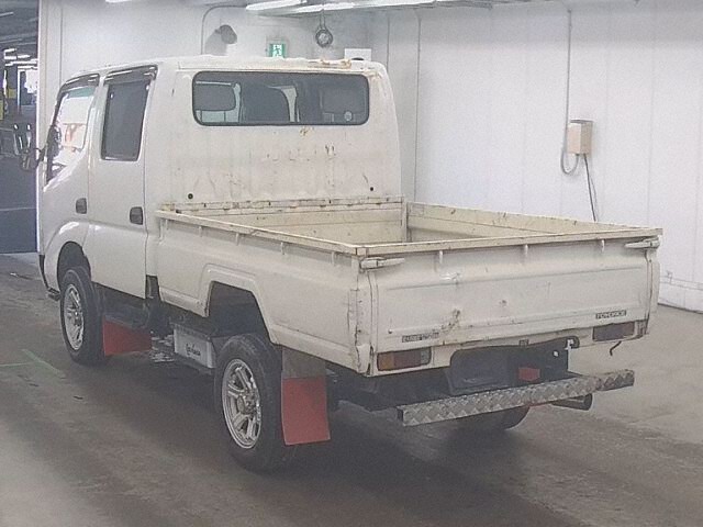 2002 Toyota Dyna Wキャブ 4WD auction photo 2