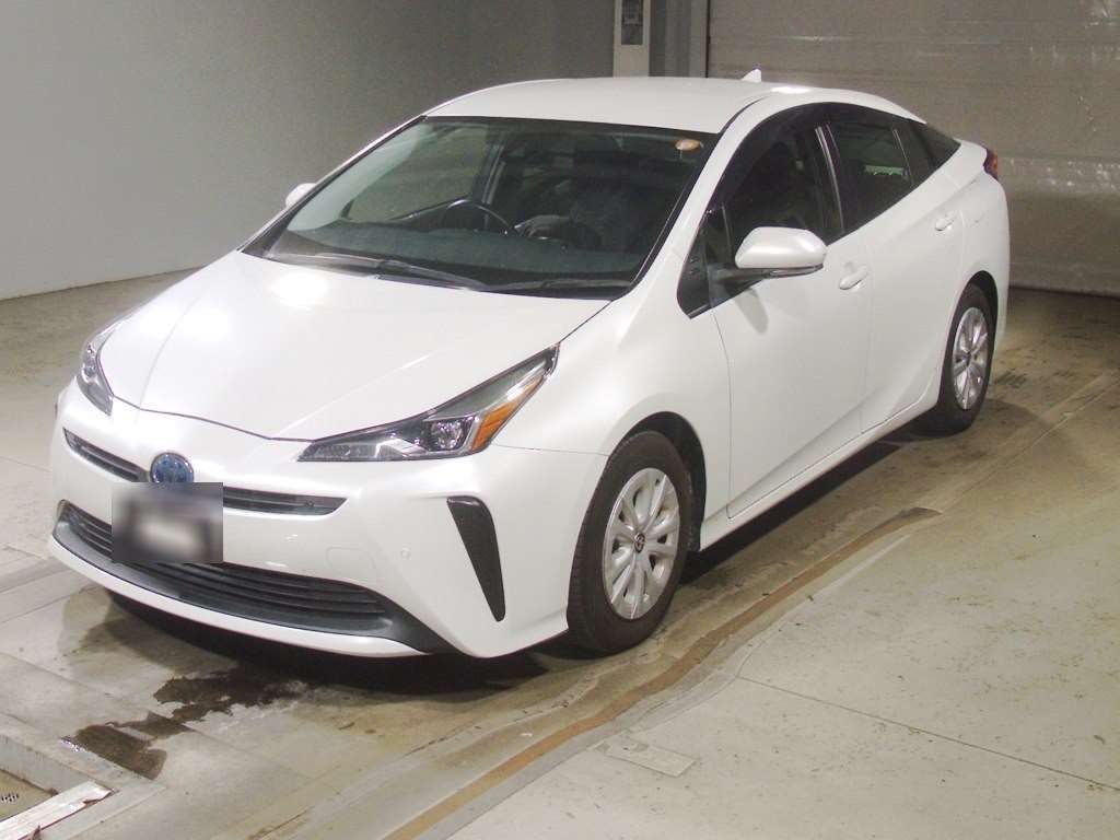 Japan Auction Vehicles 4 2021 Toyota Prius S auction photo