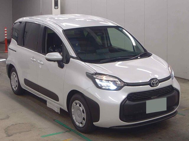 Japan Auction Vehicles 8 2026 Toyota Sienta Hybrid G auction photo