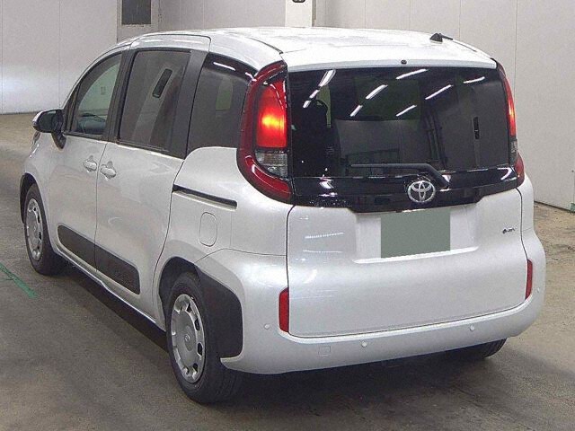 2026 Toyota Sienta Hybrid G auction photo 2