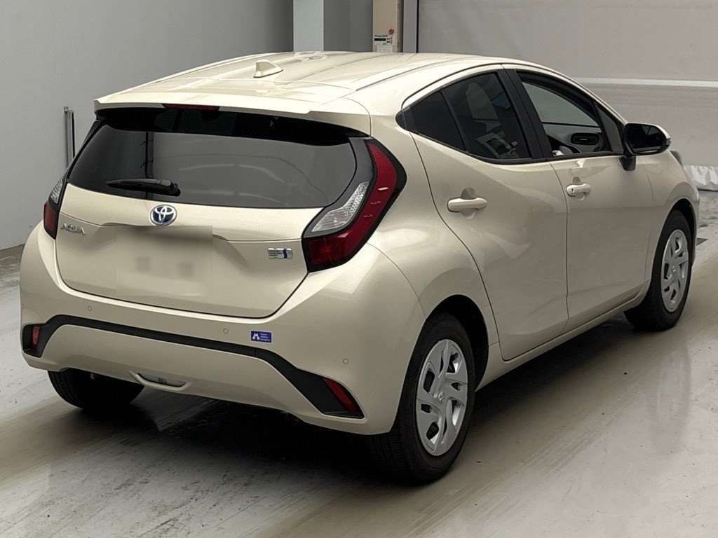 2023 Toyota Aqua X auction photo 2