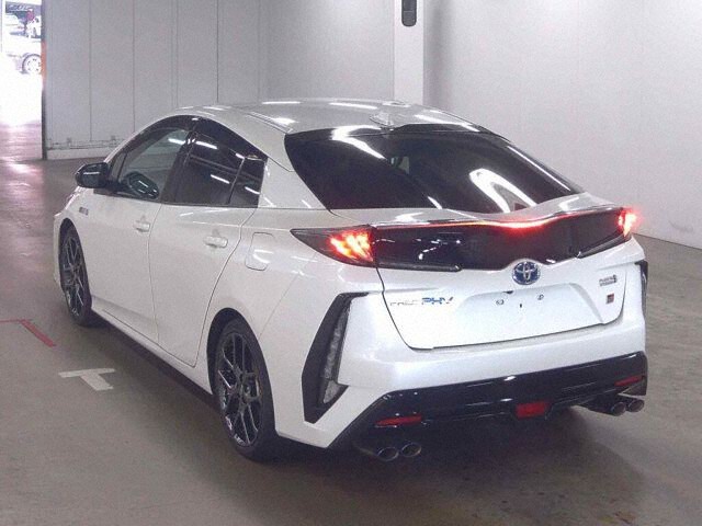 2018 Toyota Prius PHEV SナビP GRスポーツ auction photo 2